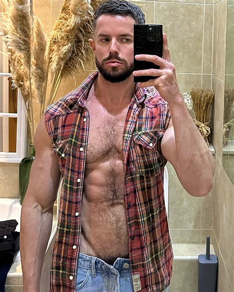 hunk gay|M&H (@muscleandhunks) • Instagram photos and videos.